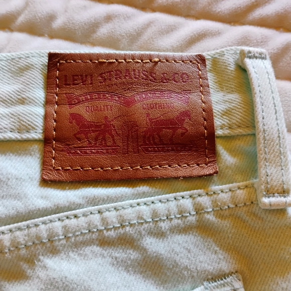Levi's mint colored raw hem - Picture 6 of 11